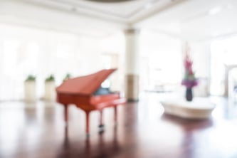 blurred-big-room-with-piano